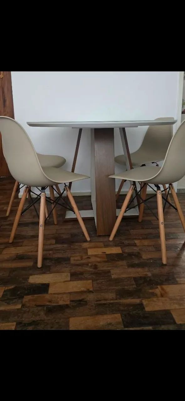 Mesa com 4 cadeiras  - Foto 2