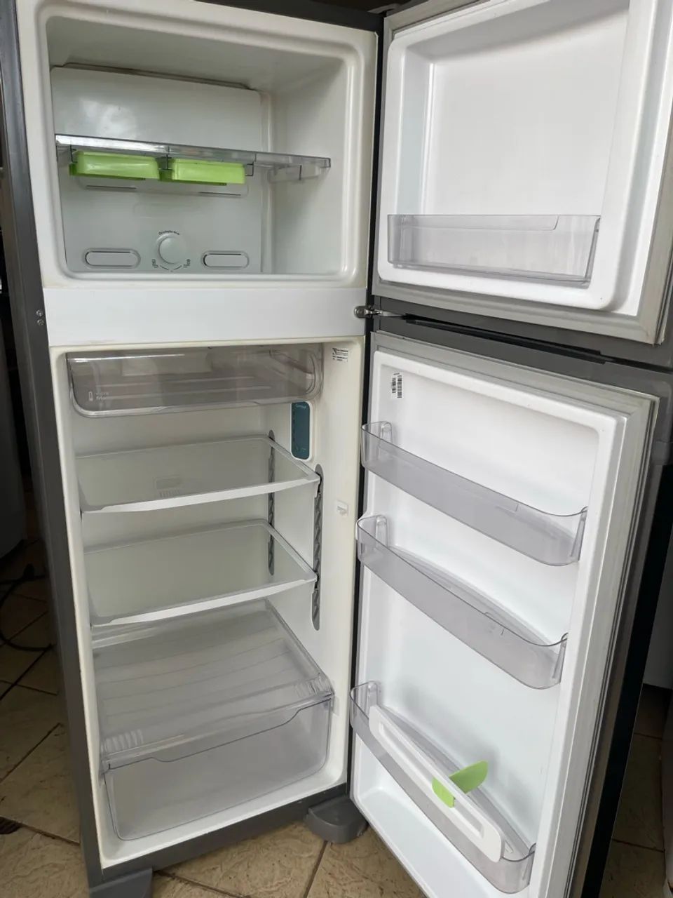 Vendo geladeira funcionando perfeitamente  - Foto 5