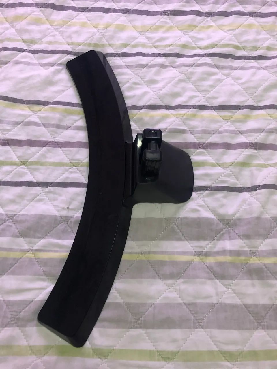 Pé para TV LG modelo 28MT49S-PS