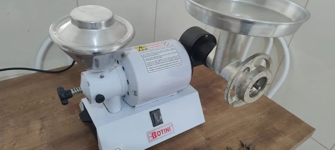 Moedor de Carne e Café Botini