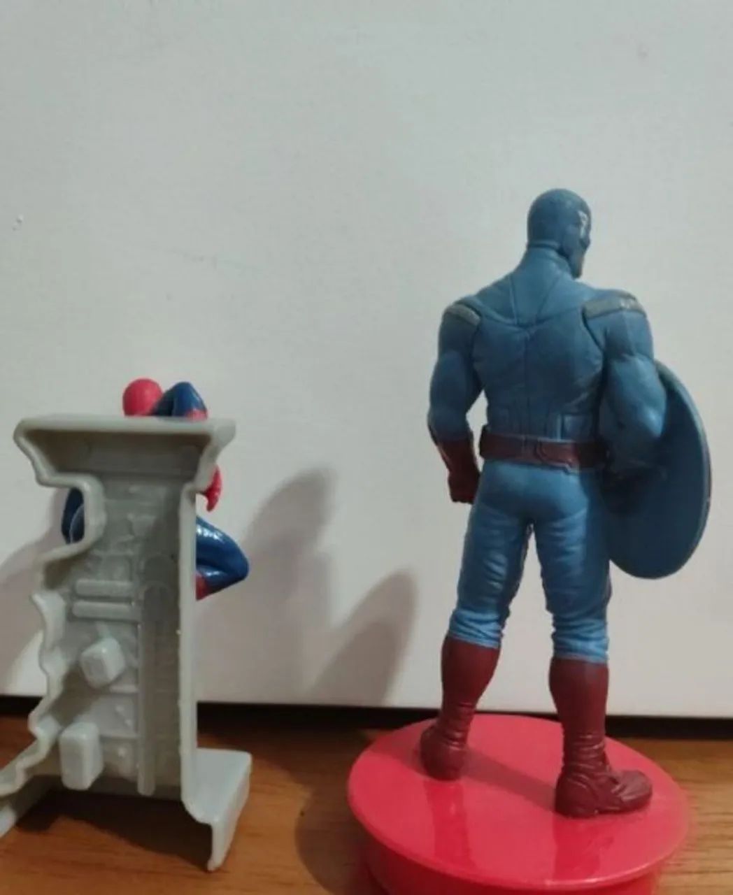 Kit duas miniaturas Marvel capitão américa e homem aranha  - Foto 2