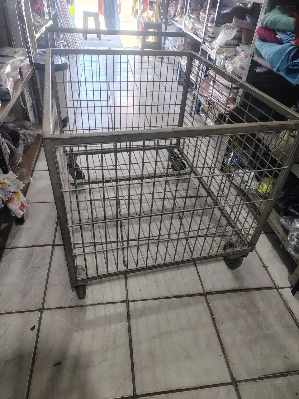 Vendo carro pra comercial tamanho 90x70