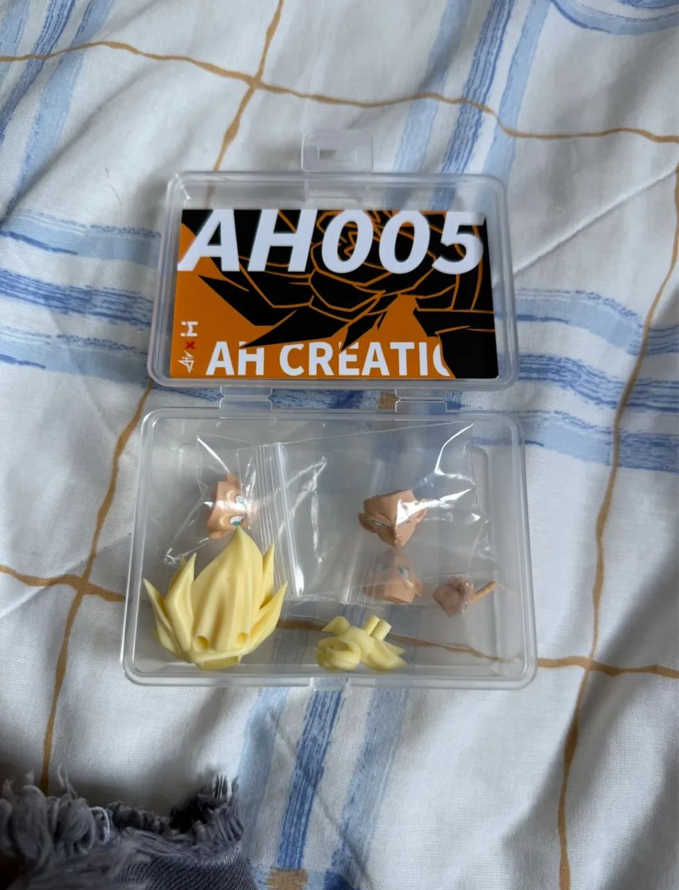 Kit Head E faces Goku SSJ AIRHM