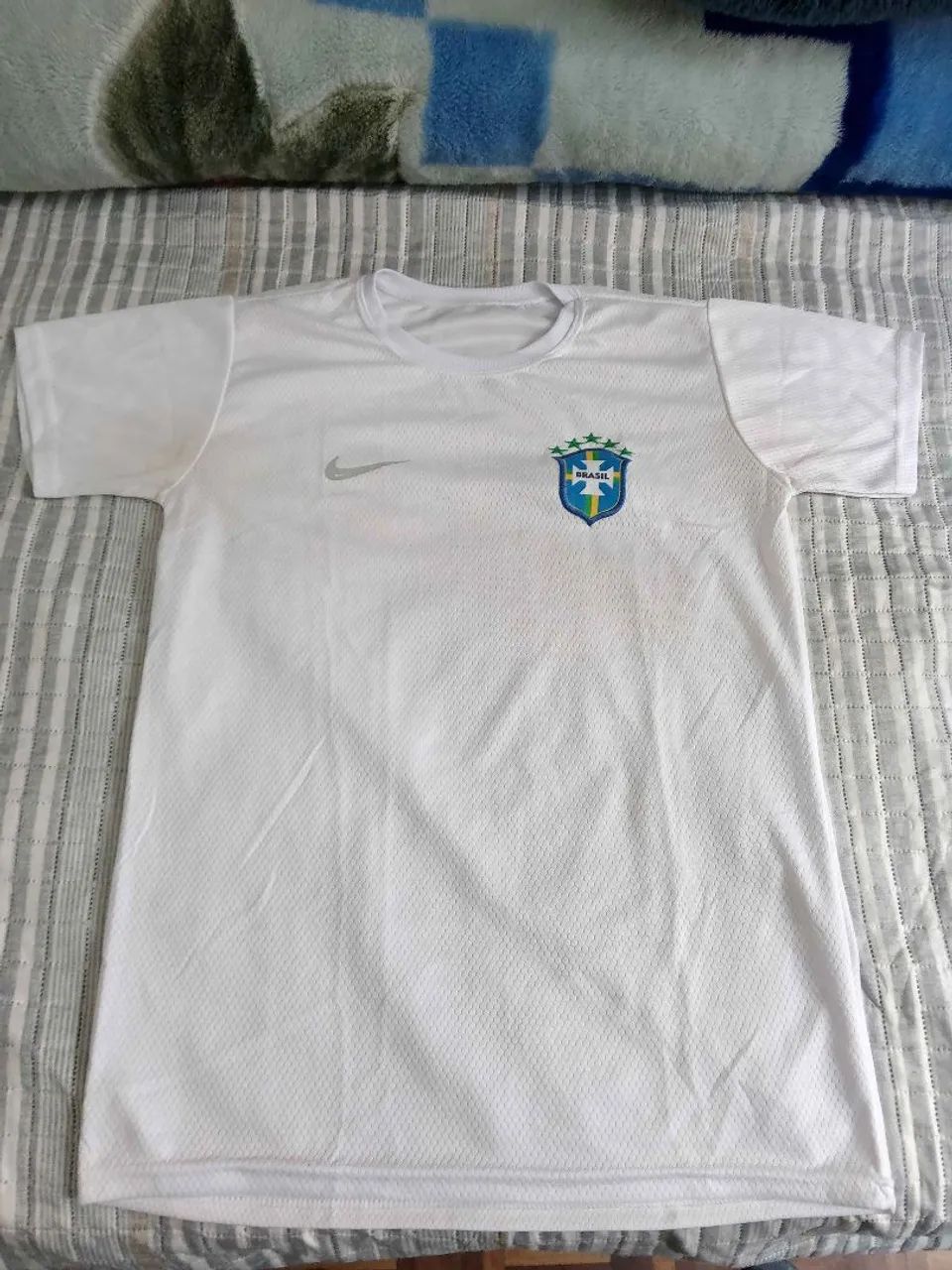 LOTE 23 CAMISAS BRASIL, TAMNHO E COR VARIADO - Foto 4