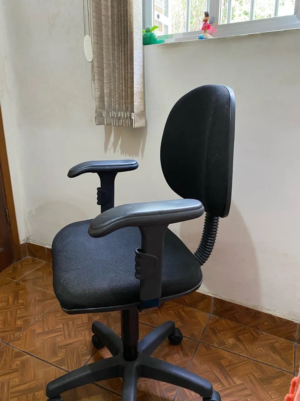 Cadeira preta  - Foto 4