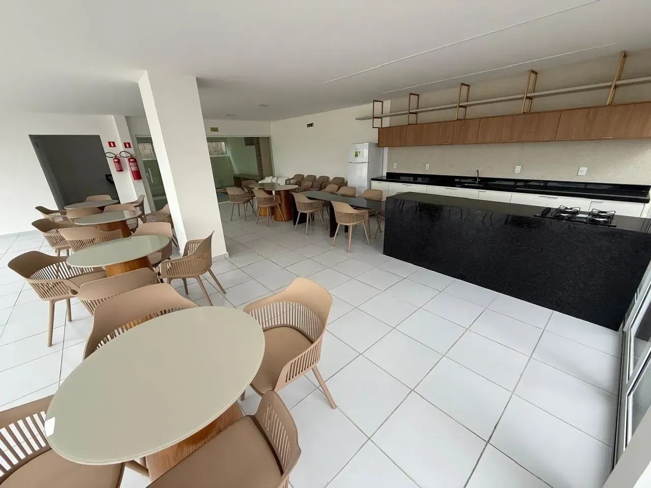 Apartamento novo, semi-mobiliado com area de lazer completa - Foto 4