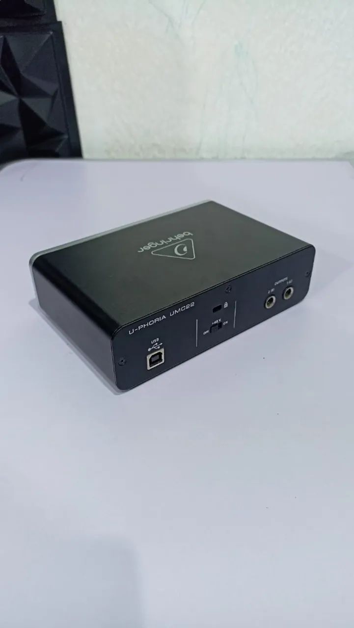 Interface De Áudio Behringer U-phoria Umc22 Midas Usb - Foto 4