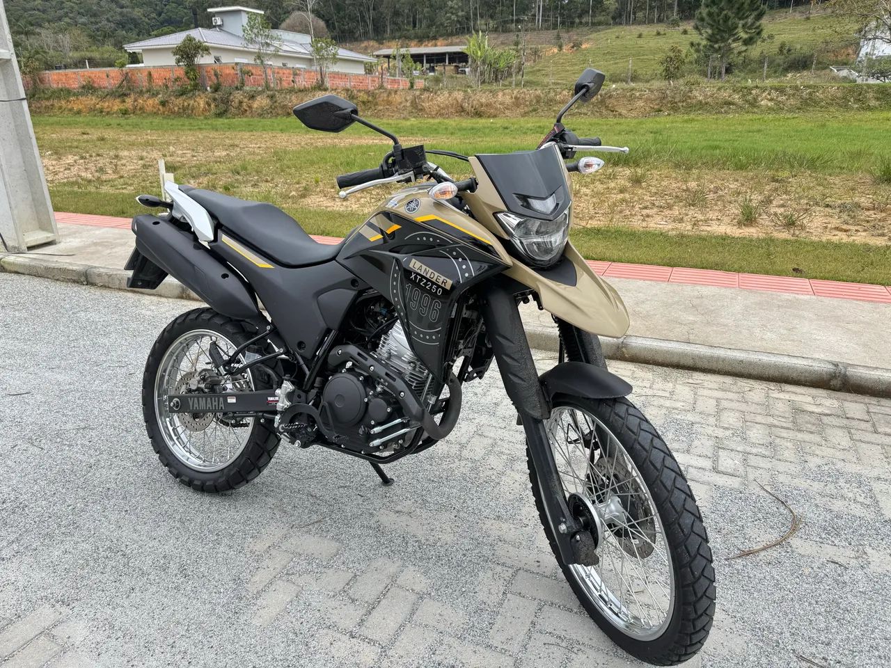 Xtz 250 lander (2.800km)