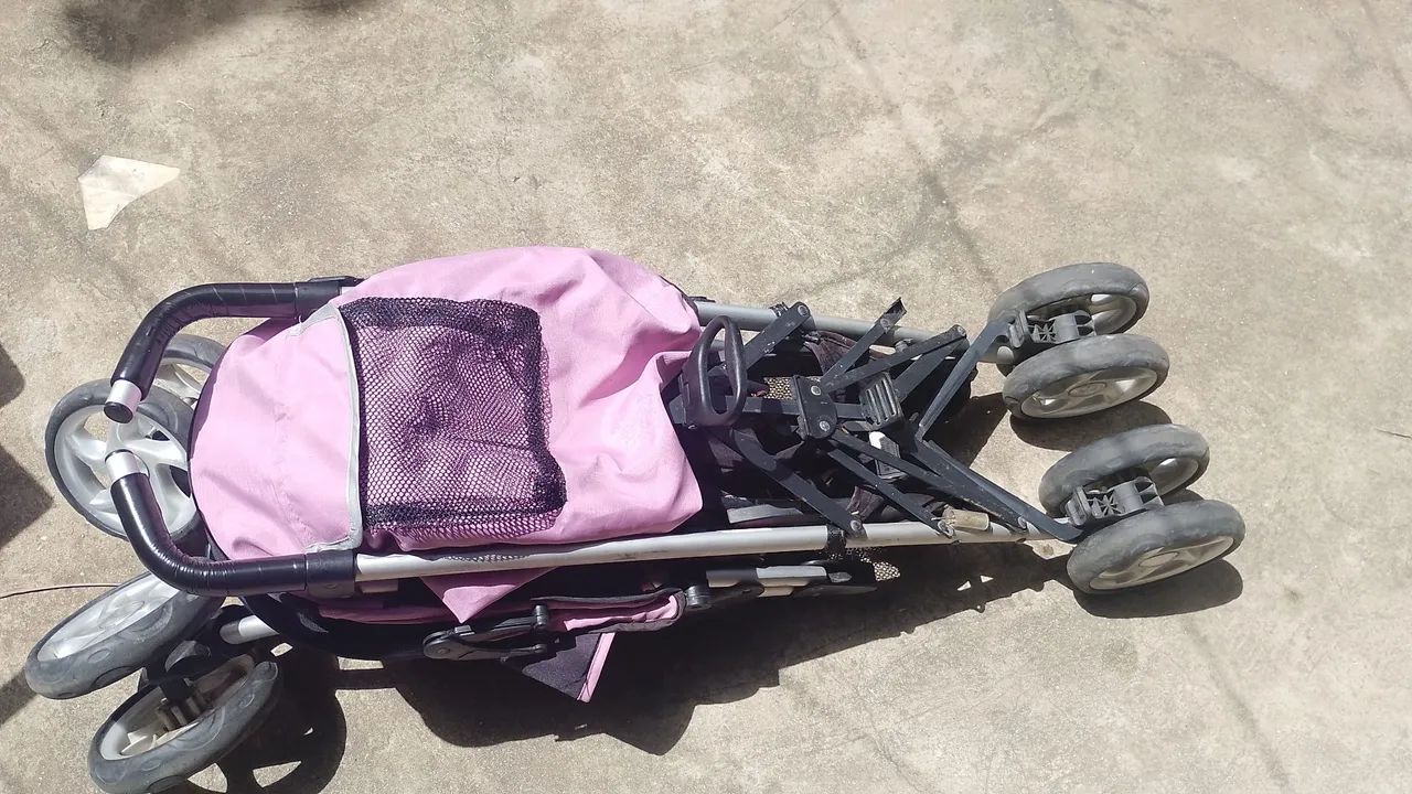 Vendo carrinho de bebê em perfeito estado  - Foto 2