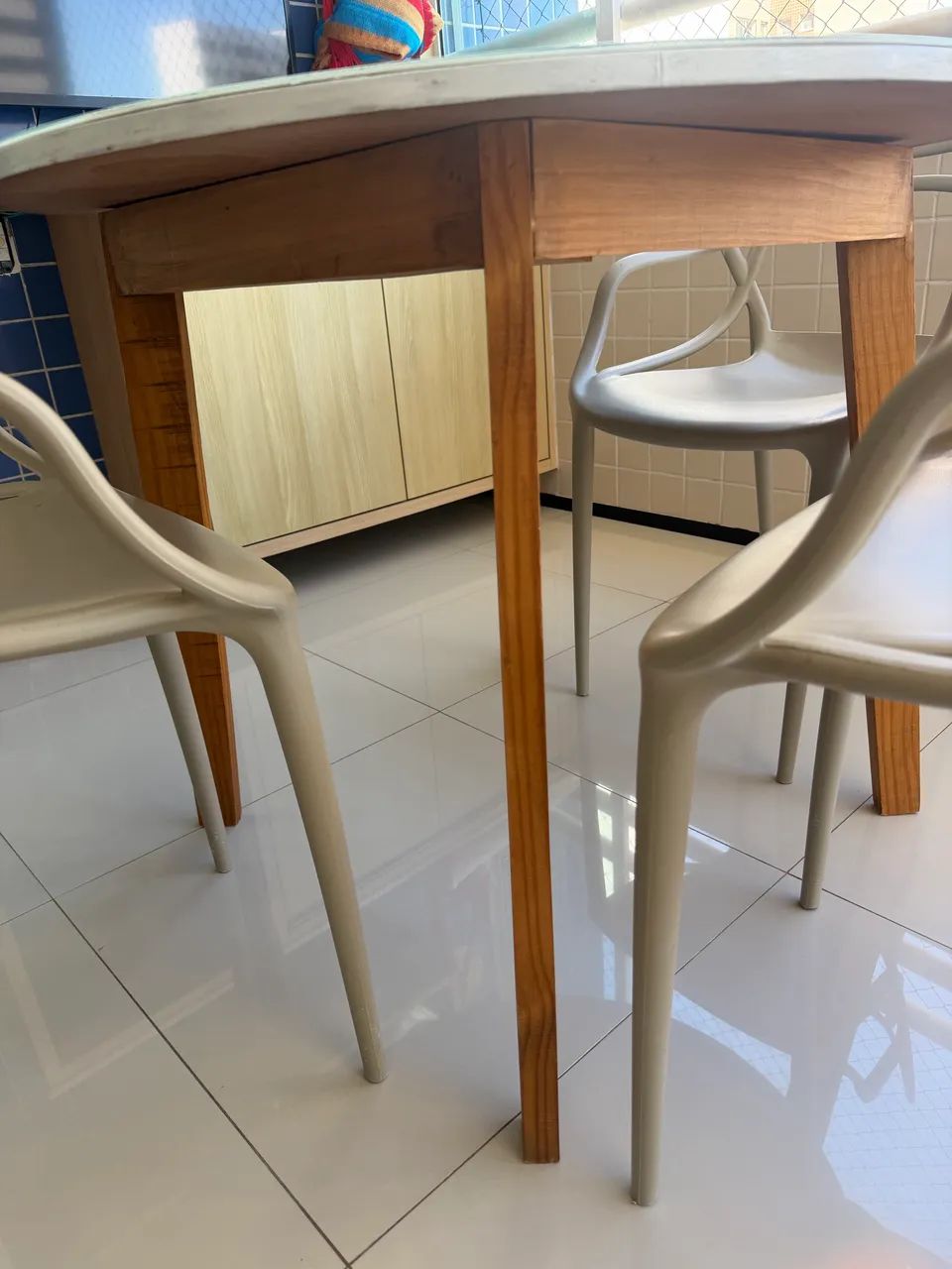 Mesa e cadeiras 