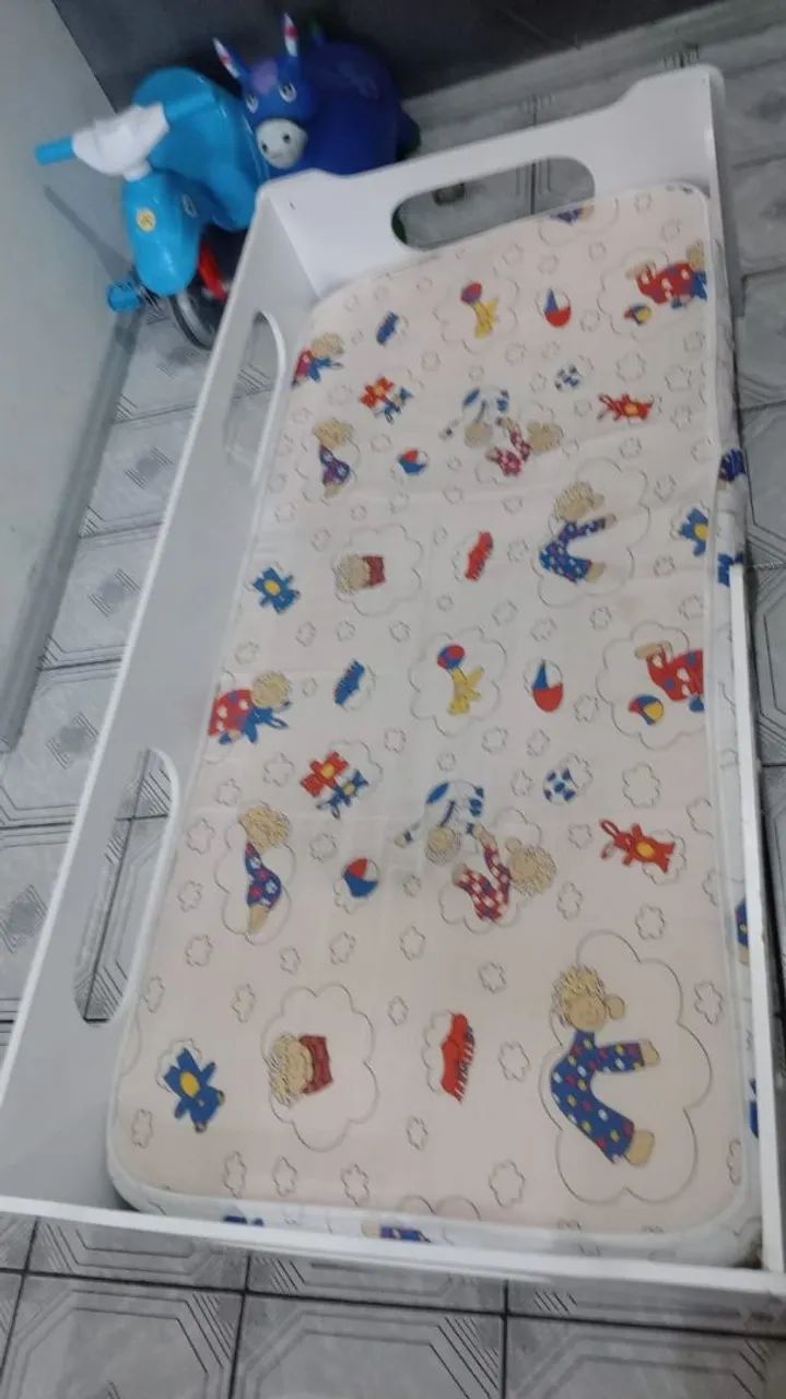 Vendo cama infantil, com colchão. - Foto 3