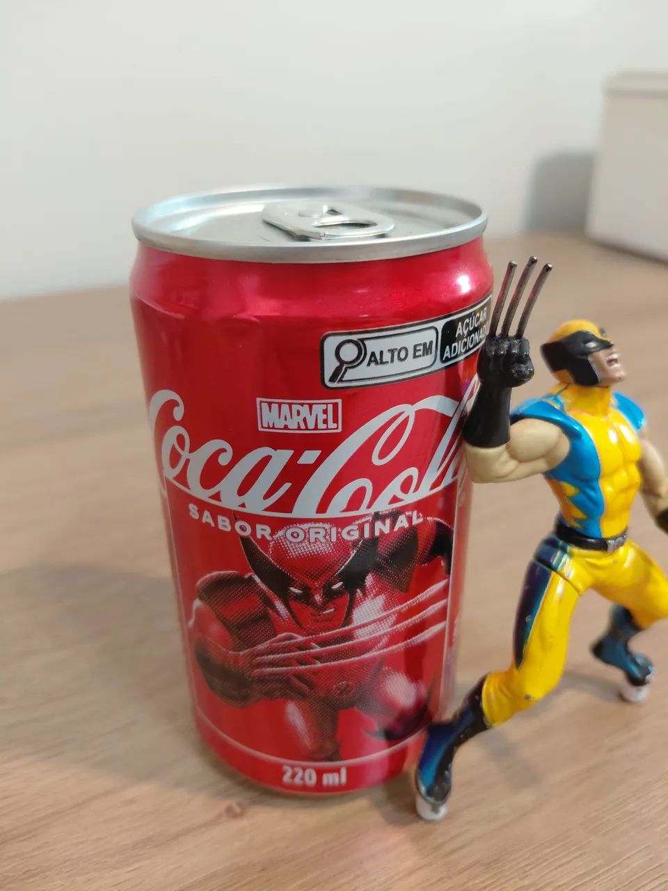 Boneco Wolverine Titanium Séries Diecast Hasbro + Lata Coca cola Wolverine Marvel  - Foto 2