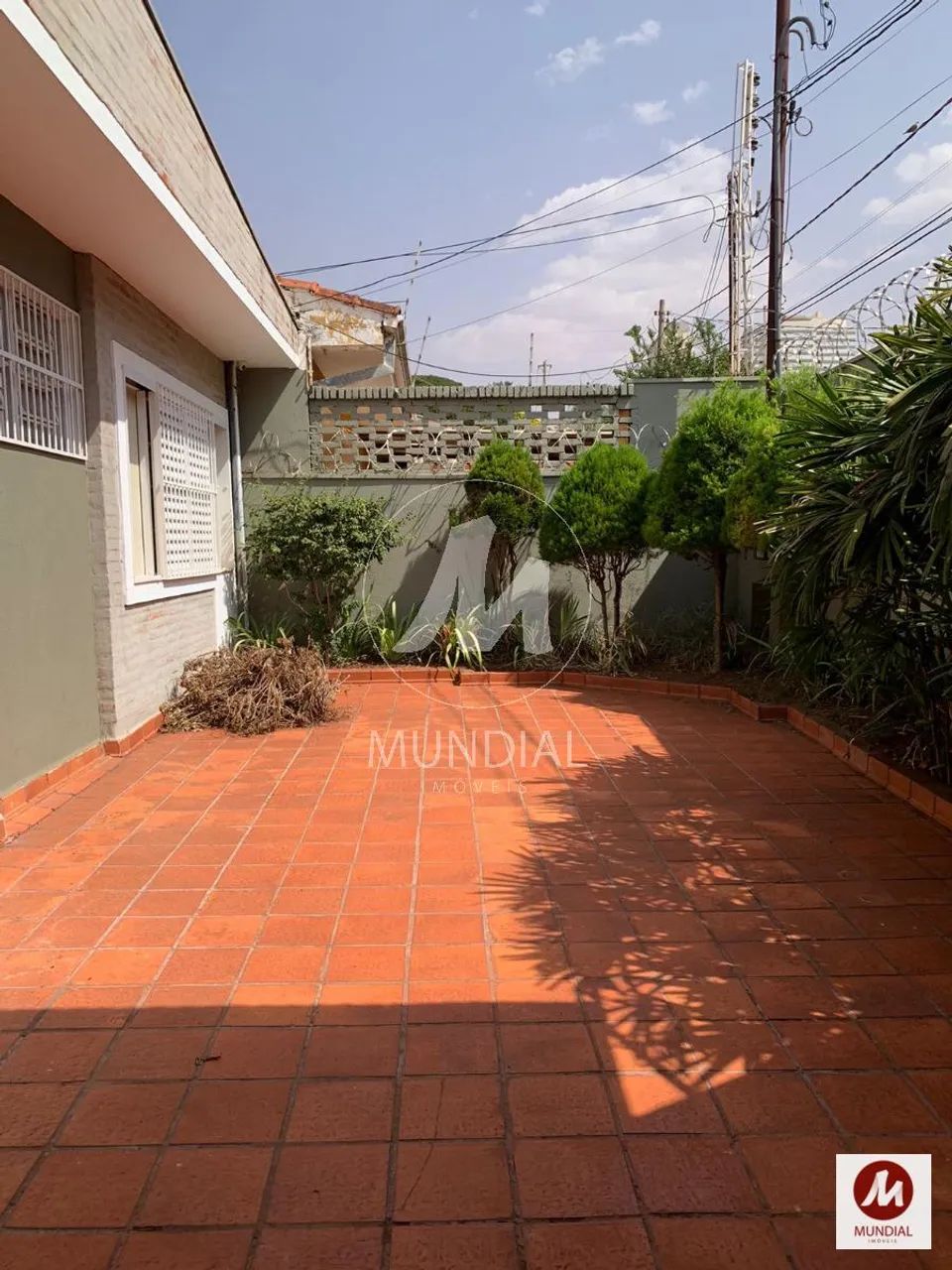 Casa à venda com 3 dormitórios no bairro JD S LUIZ