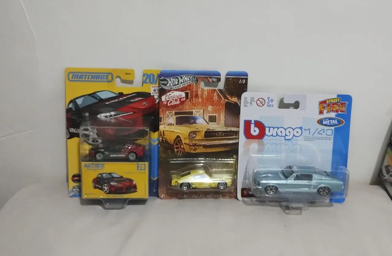 Bburago, hot wheels e matchbox 65 reais cada 