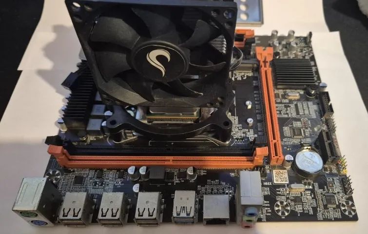 Kit Xeon (Placa Mãe X99 + Processador Xeon E5 2640 V3 + Gabinete e