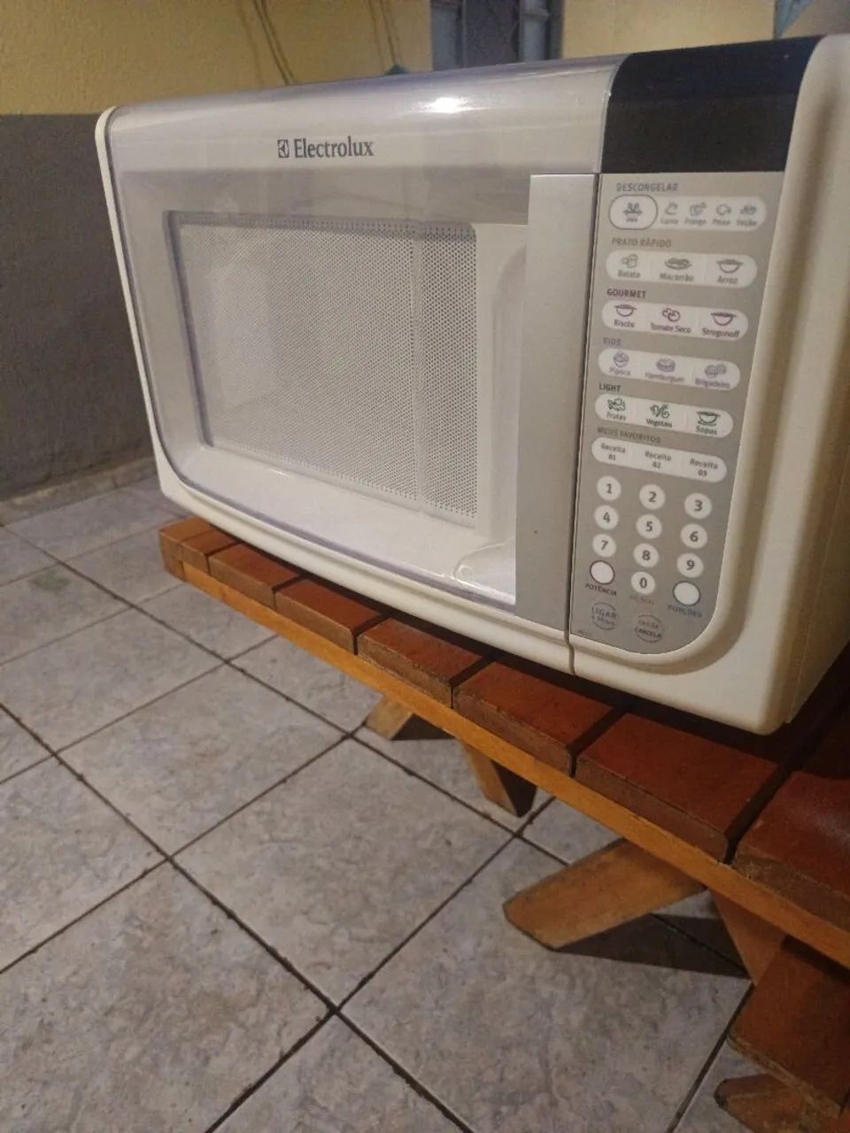 Microondas Eletrolux 30 litros muito conservado  - Foto 3