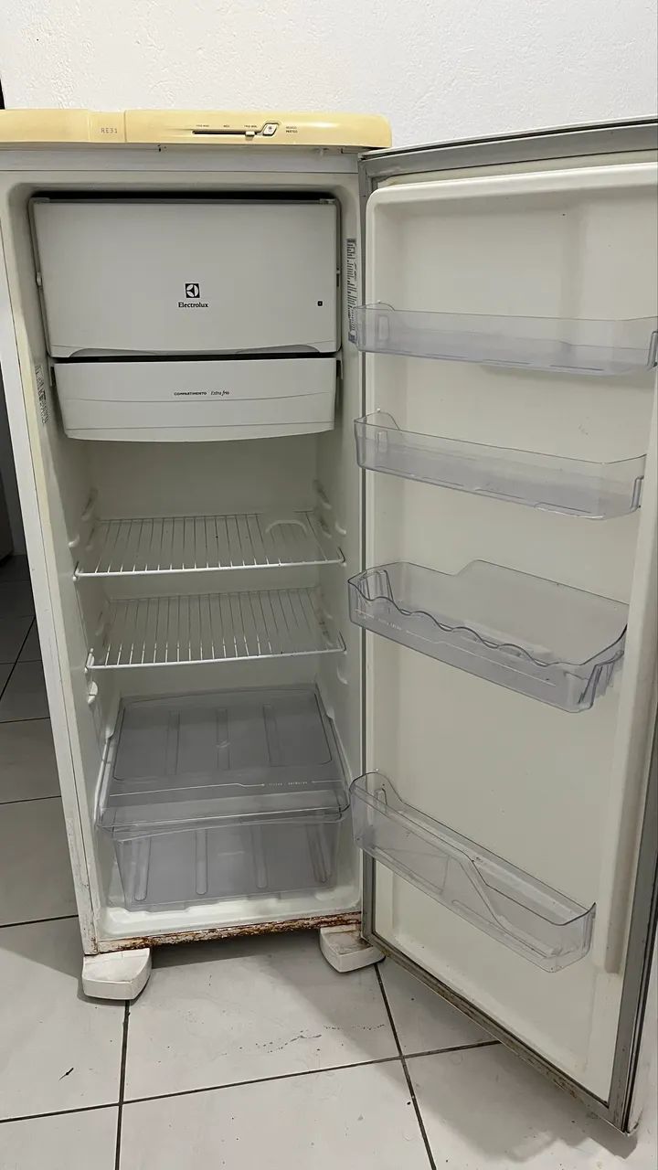 Geladeira Electrolux com defeito - Foto 2