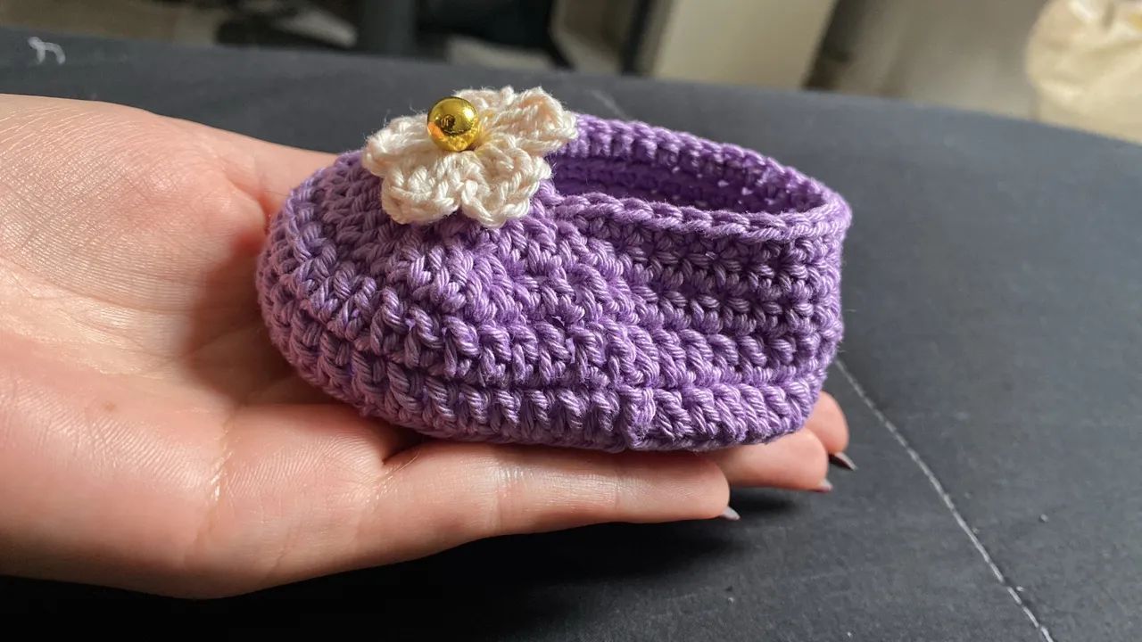 Sapatinho de bebê de crochê  - Foto 2