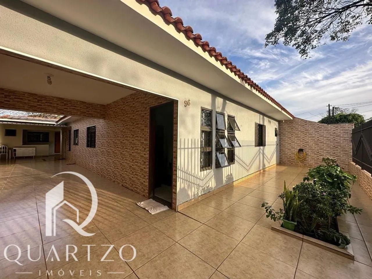 Casa - Conjunto Habitacional Requião - Maringá - PR