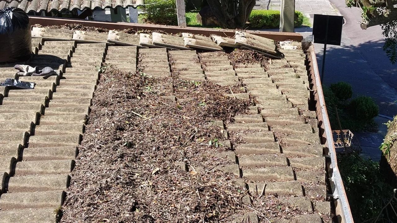 Instalação e limpeza de calhas - Foto 4