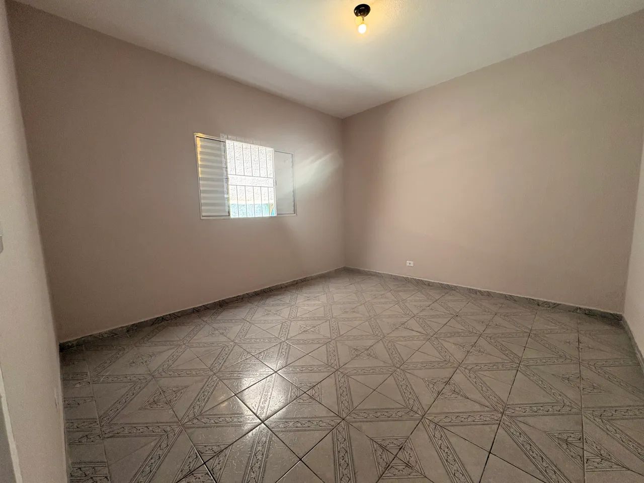 Casa 3 Cômodos Recém-Reformada com Internet Grátis no Parque Paraíso - Foto 5