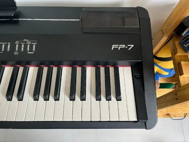 Vendo Piano Digital Roland FP-7 Usado, com Pedal e Suporte Originais + Banco e Hard Case - Foto 2