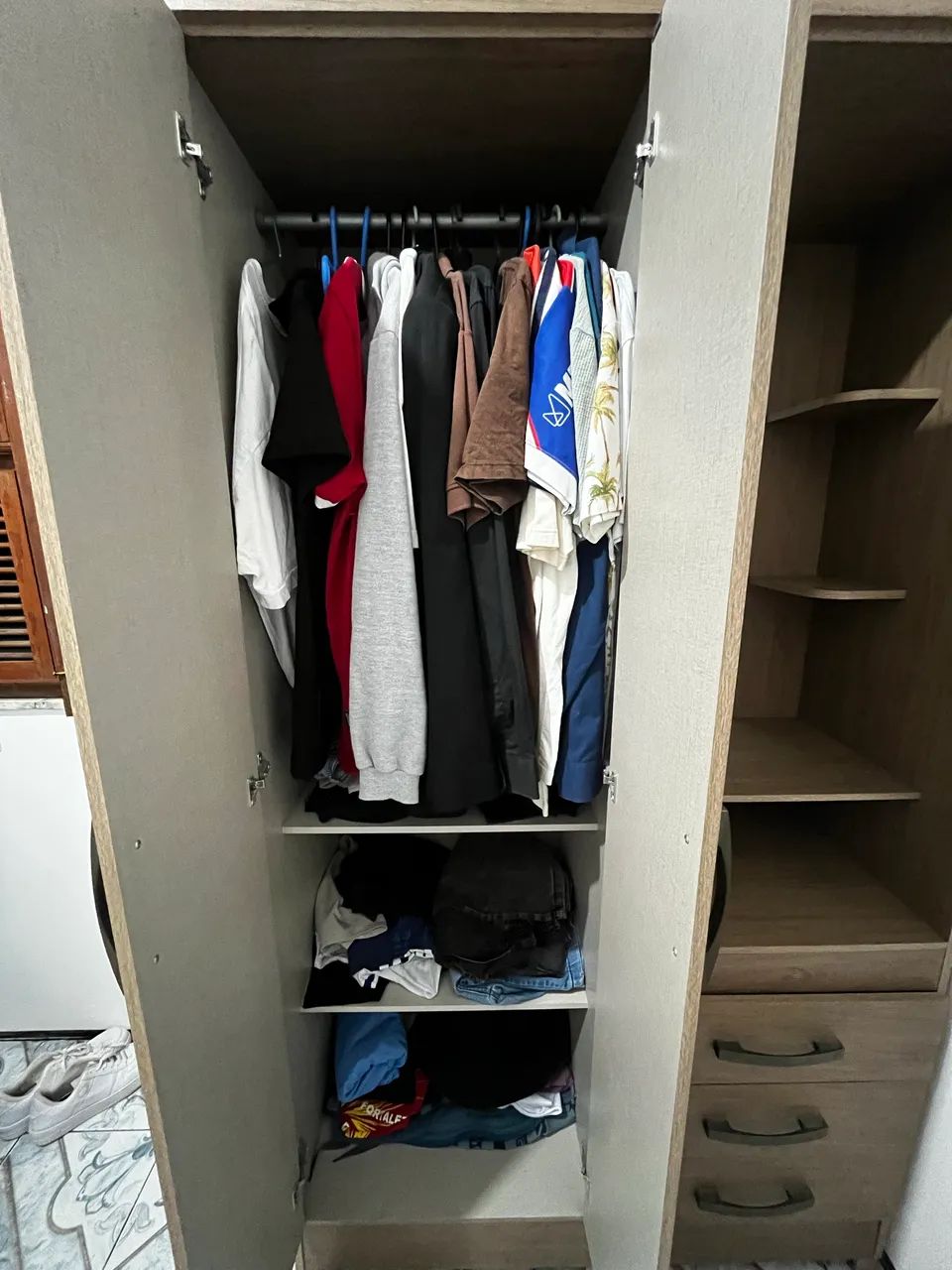 Guarda roupa com penteadeira  - Foto 3