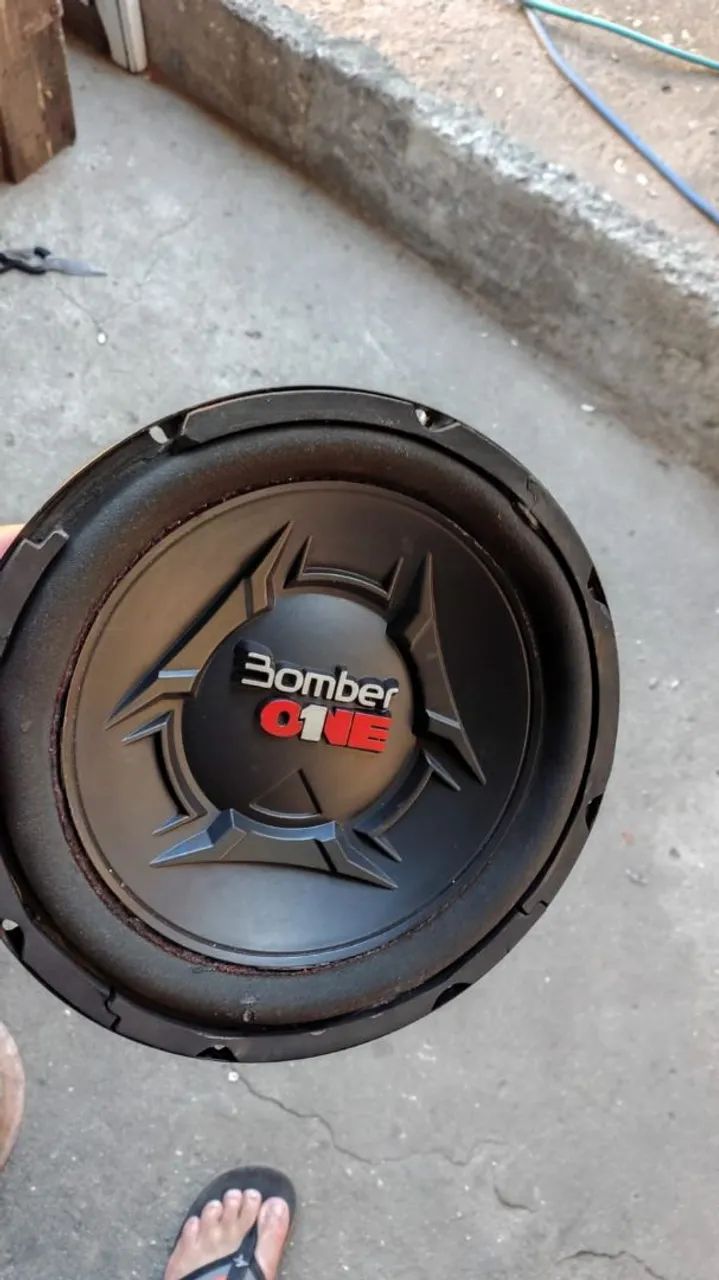 Alto falante sub de 10 polegadas Bomber 200 w