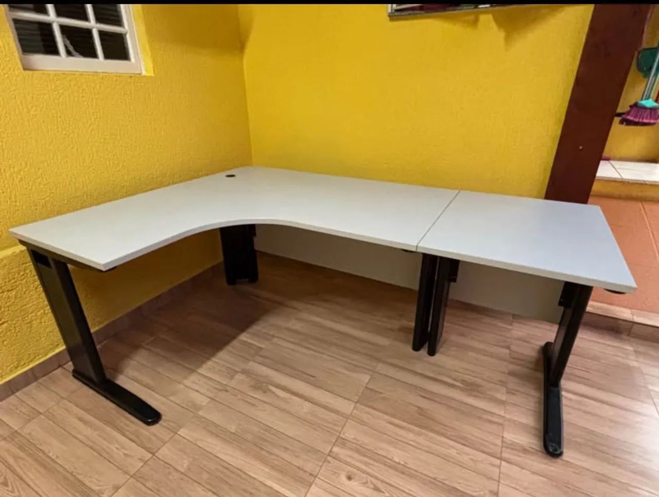 Mesa de escritório em ótimo estado - Foto 2