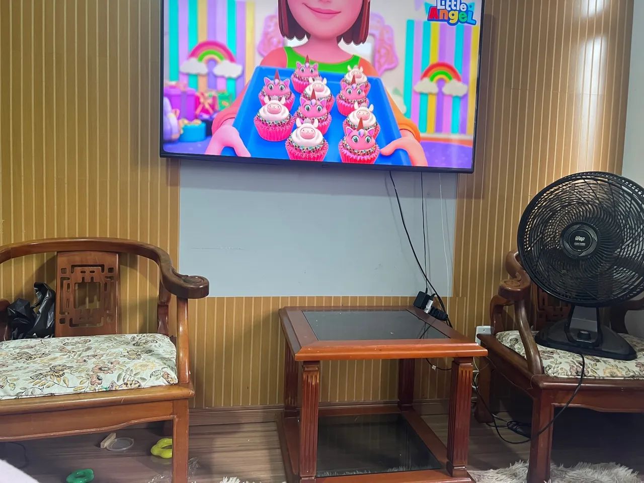 2 POLTRONAS + MESA DE CENTRO | MADEIRA MACIÇA | R$ 700