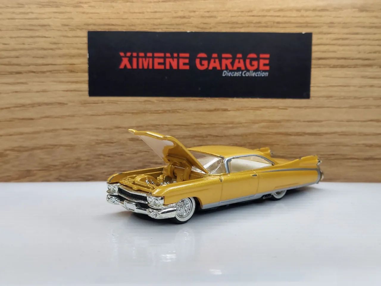 Cadillac 1:64 M2 Machines 
