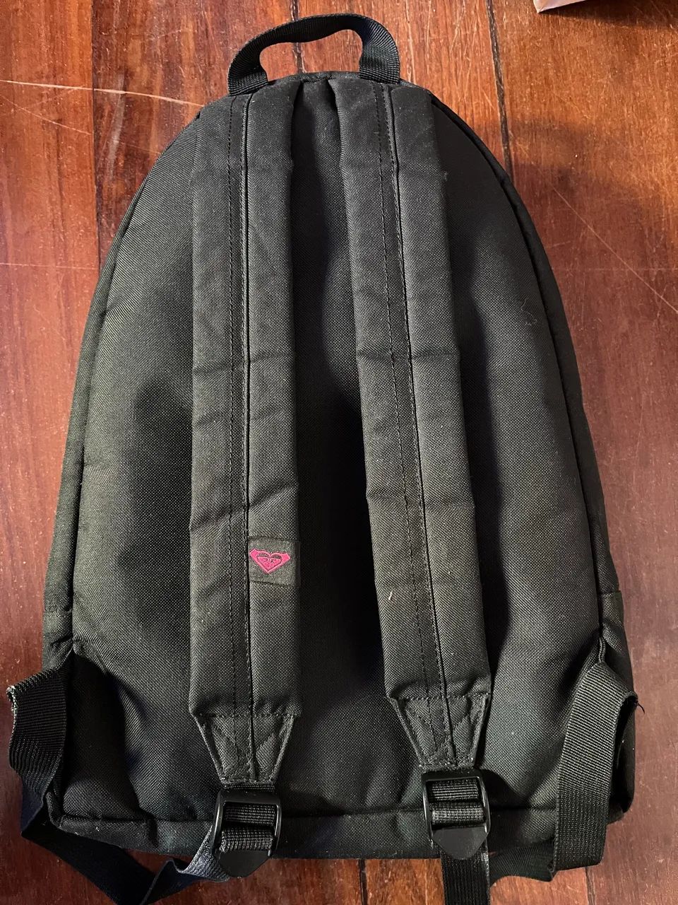 Mochila Roxy - Preta e Rosa - Nunca usada  - Foto 2
