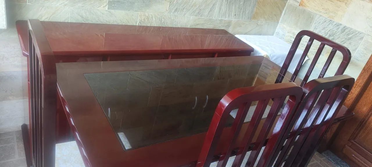 Buffet e Mesa com 6 Cadeiras