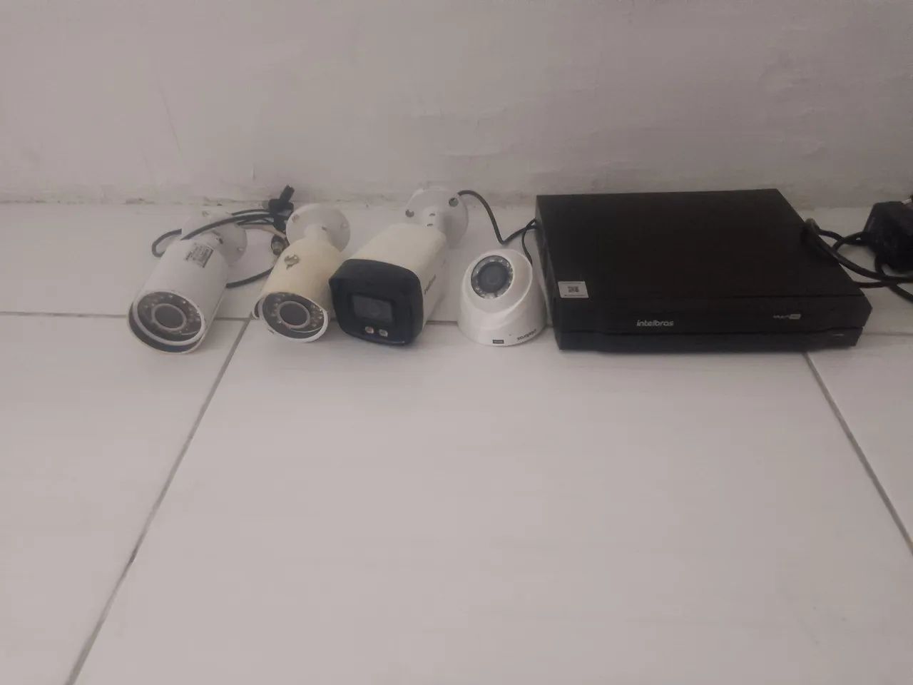 Dvr Intelbras 4canal com 4 câmara Intelbras 