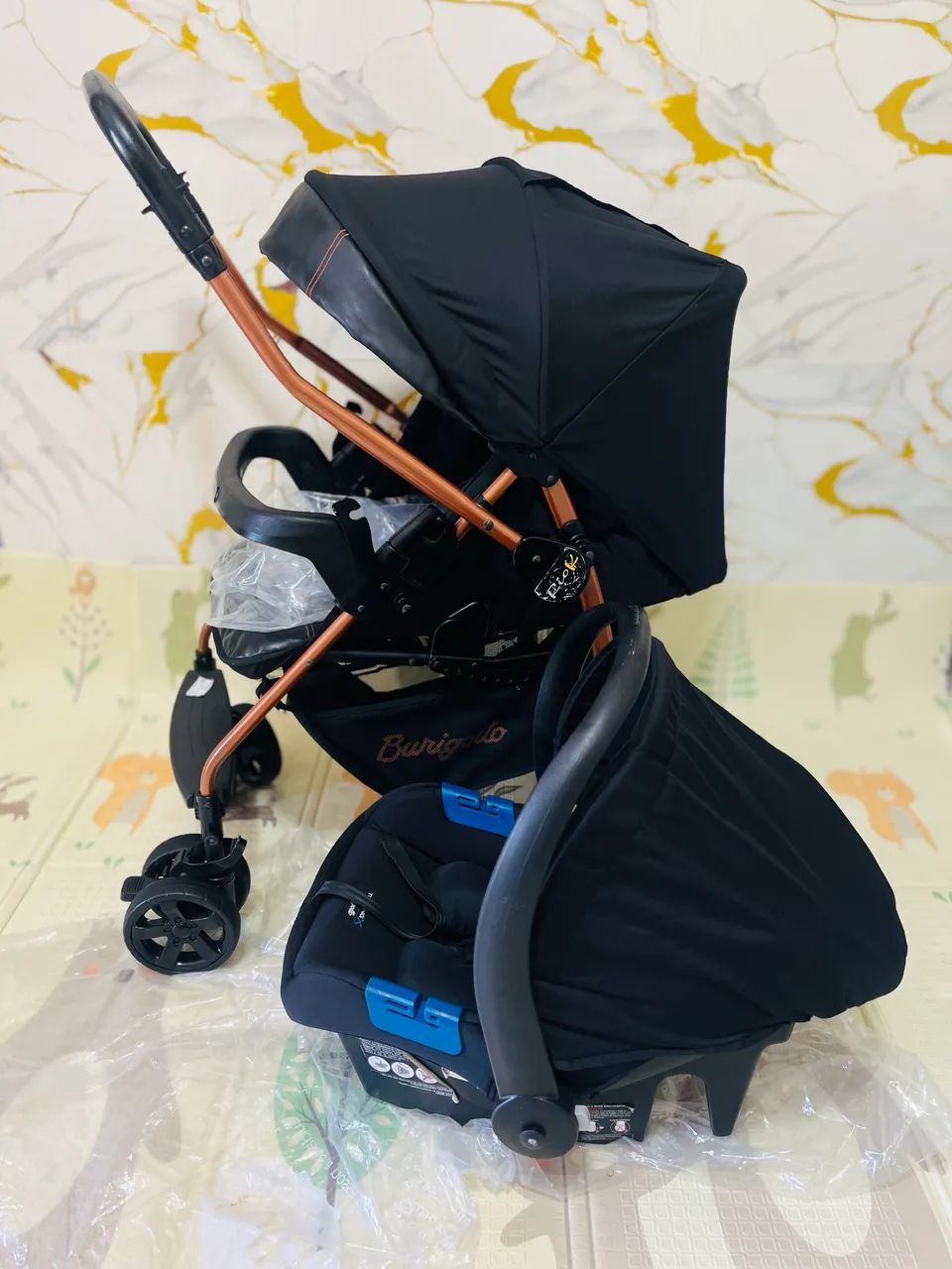 Carrinho de bebê + bebê conforto Burigotto bronze  - Foto 4