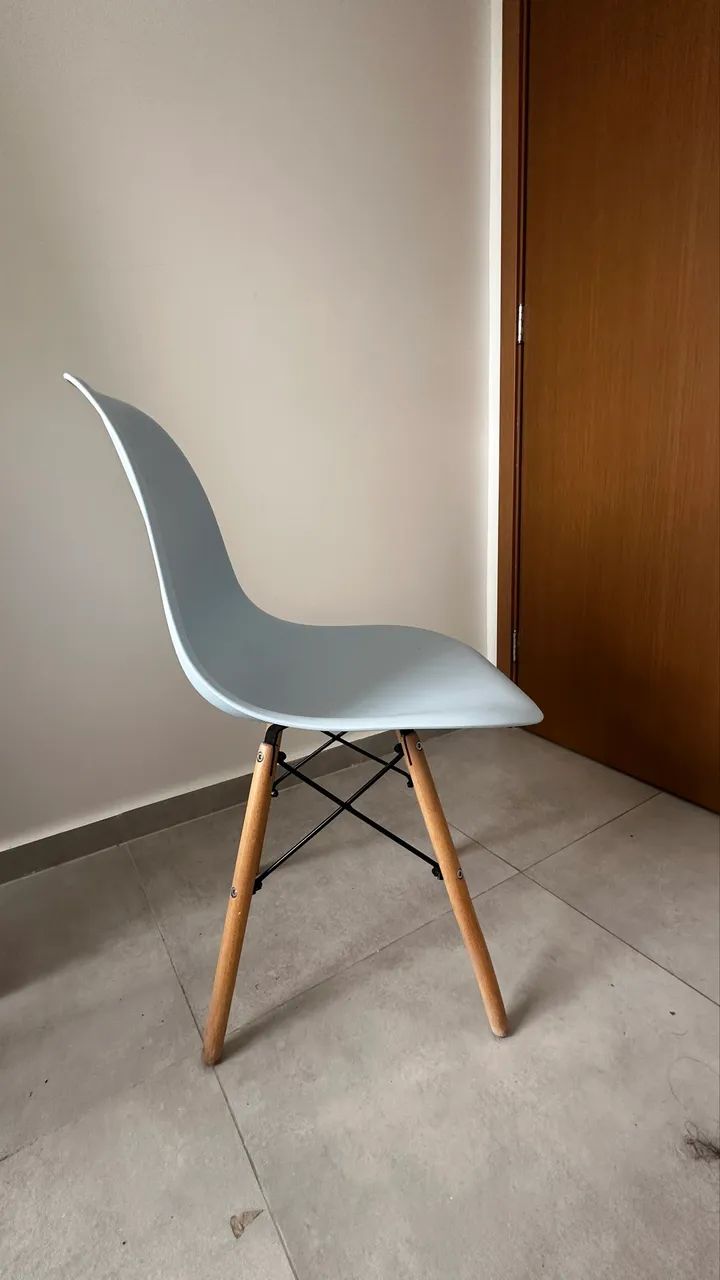 03 Cadeira Dkr charles Eames Eiffel wood Azul