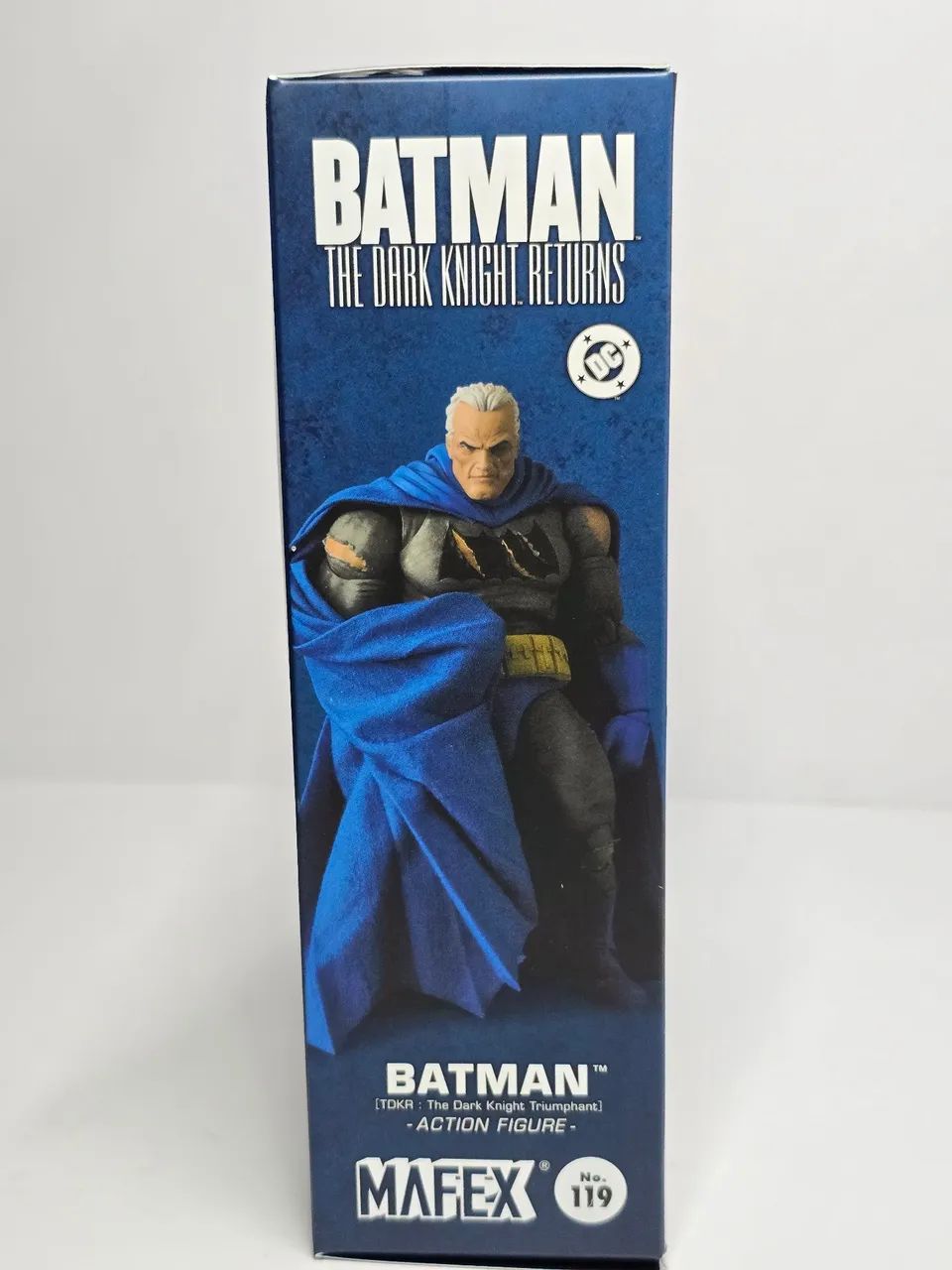 Batman The Dark Knight Returns Blue Suit Damaged Mafex lacrado