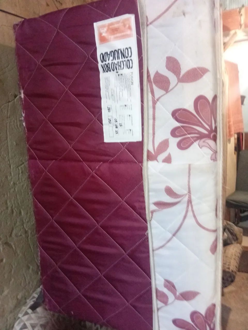 Vendo cama solteiro seminova  box top * 