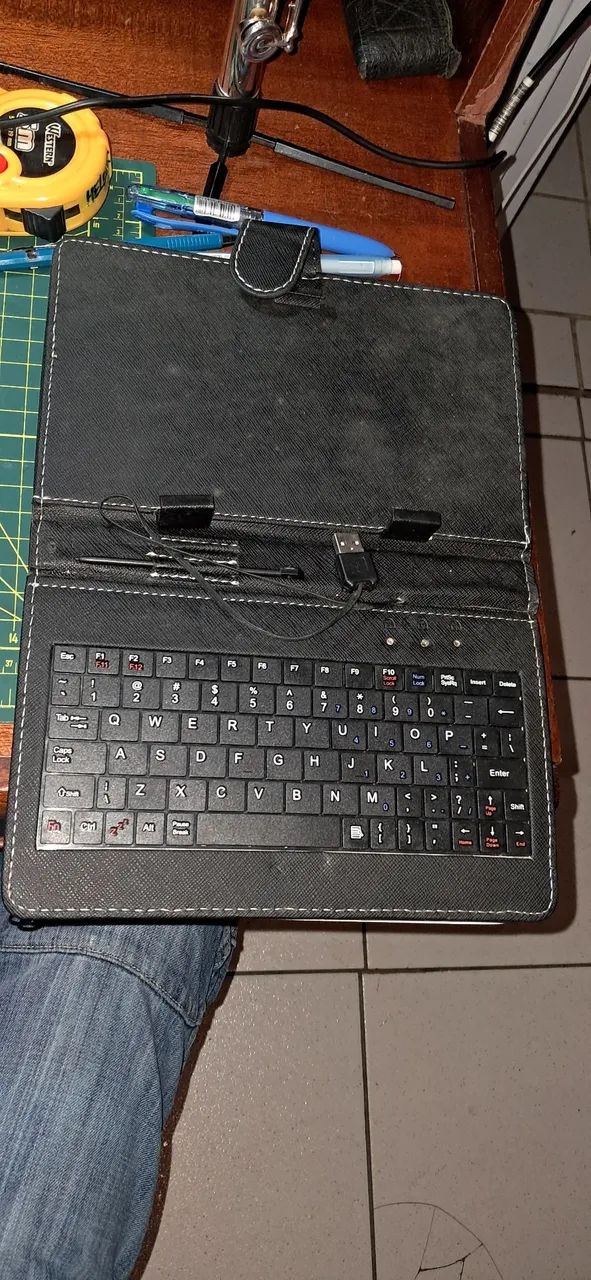 Capa para tablet 7 a 10 polegada com teclado