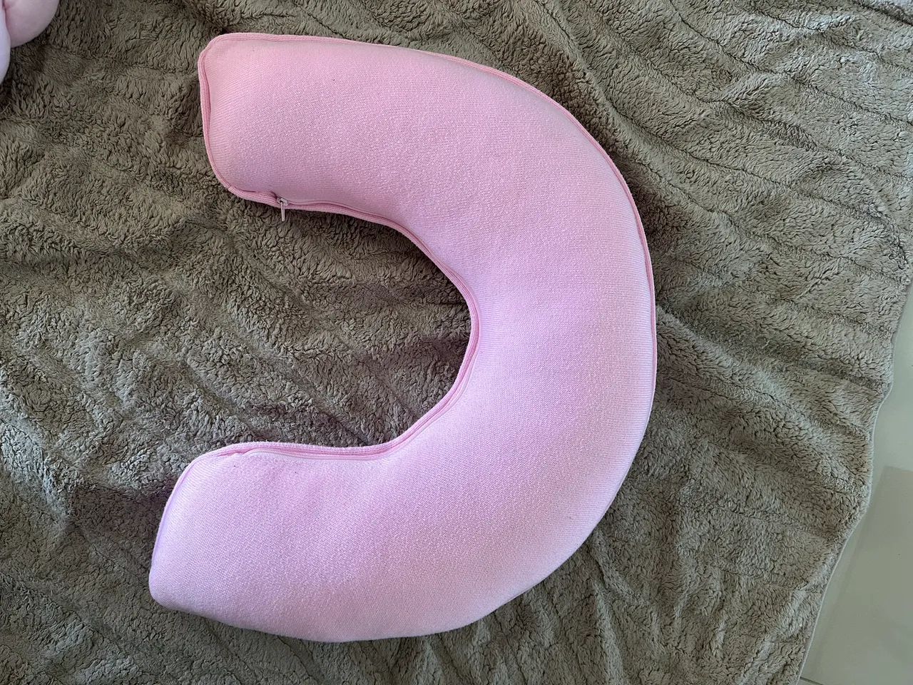 Almofada de amamentação de linha rosa 