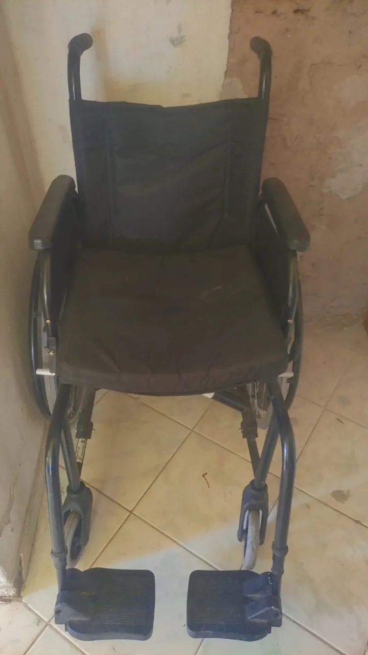 Cadeira de rodas nova