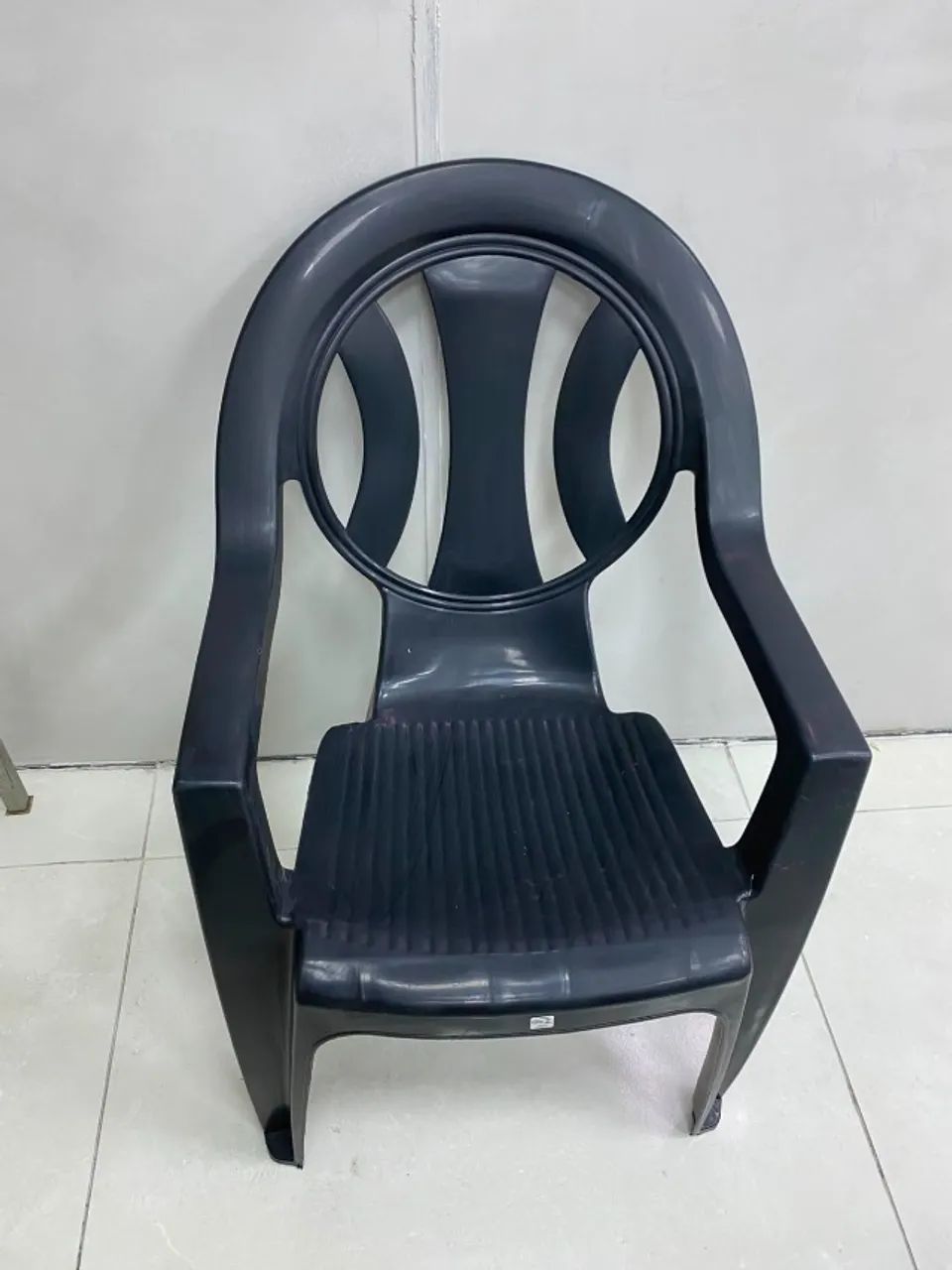 cadeira de plastico preta