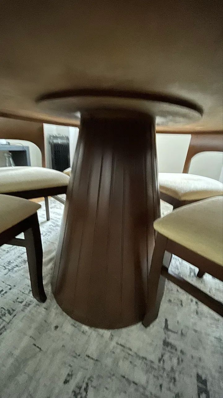 Mesa sala de jantar com seis cadeiras 