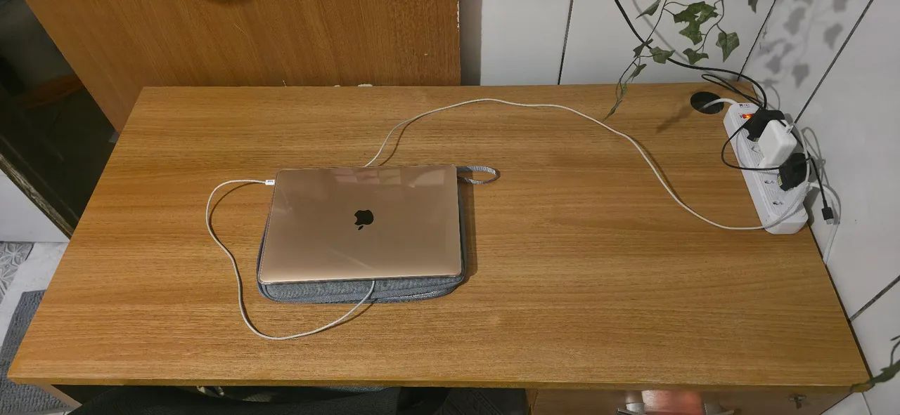 Escrivaninha espaçosa para home office ou estudo  - Foto 3