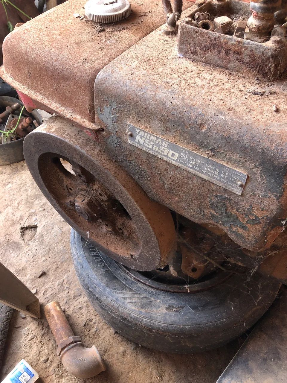 Vendo motor estacionário a Diesel Parado pra Retirada de peça ou Reforma todo completo. - Foto 3