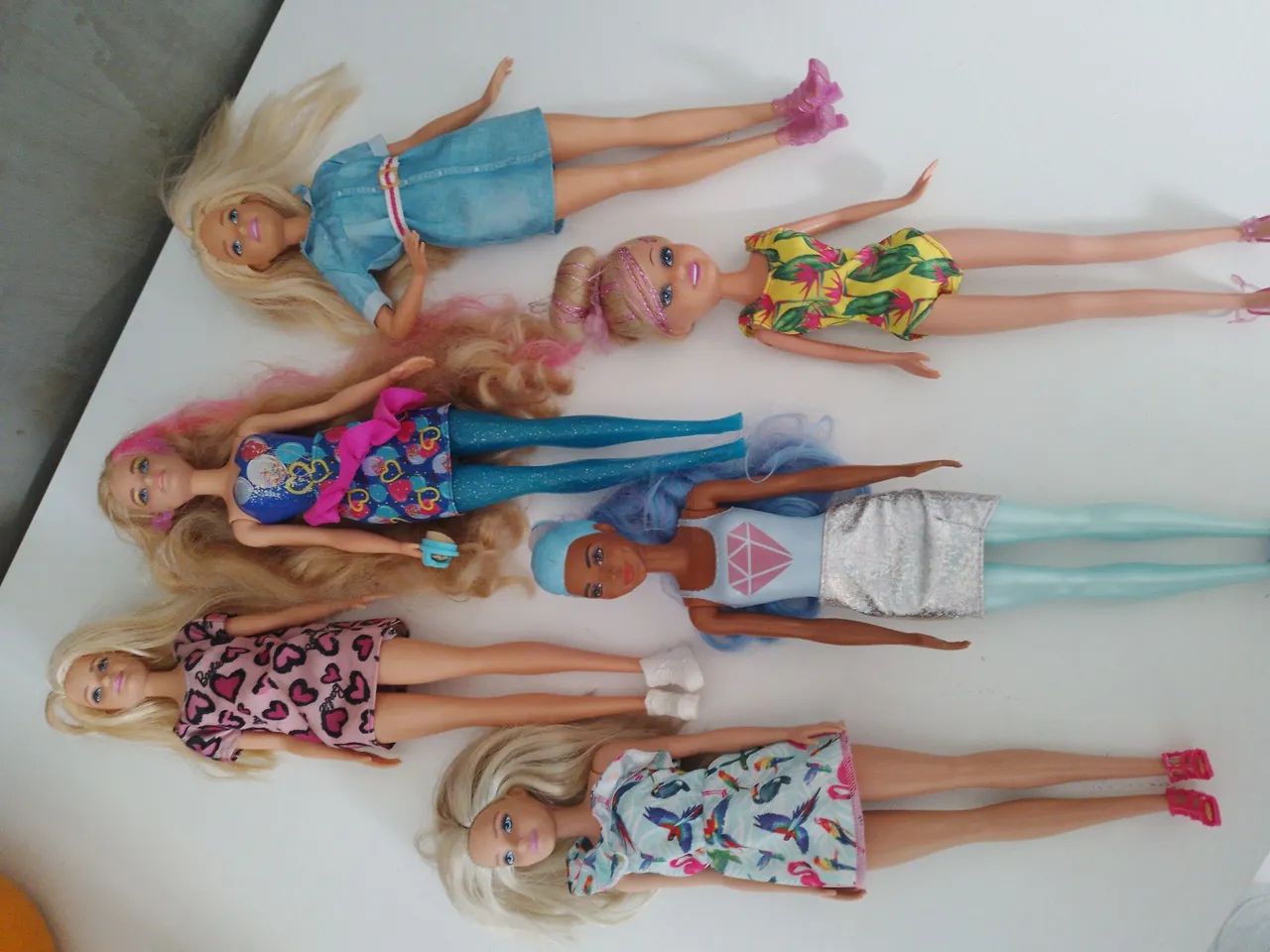 Barbie lote com 6 bonecas em excelente estado 