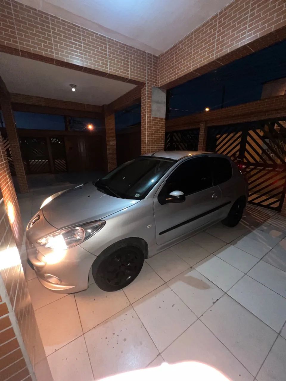 Peugeot 207 XR 1.4 FLEX 8V 3P 2010