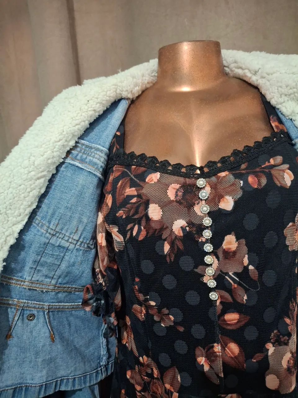 Jaqueta jeans com pelinhos em volta tm P/M - Foto 2