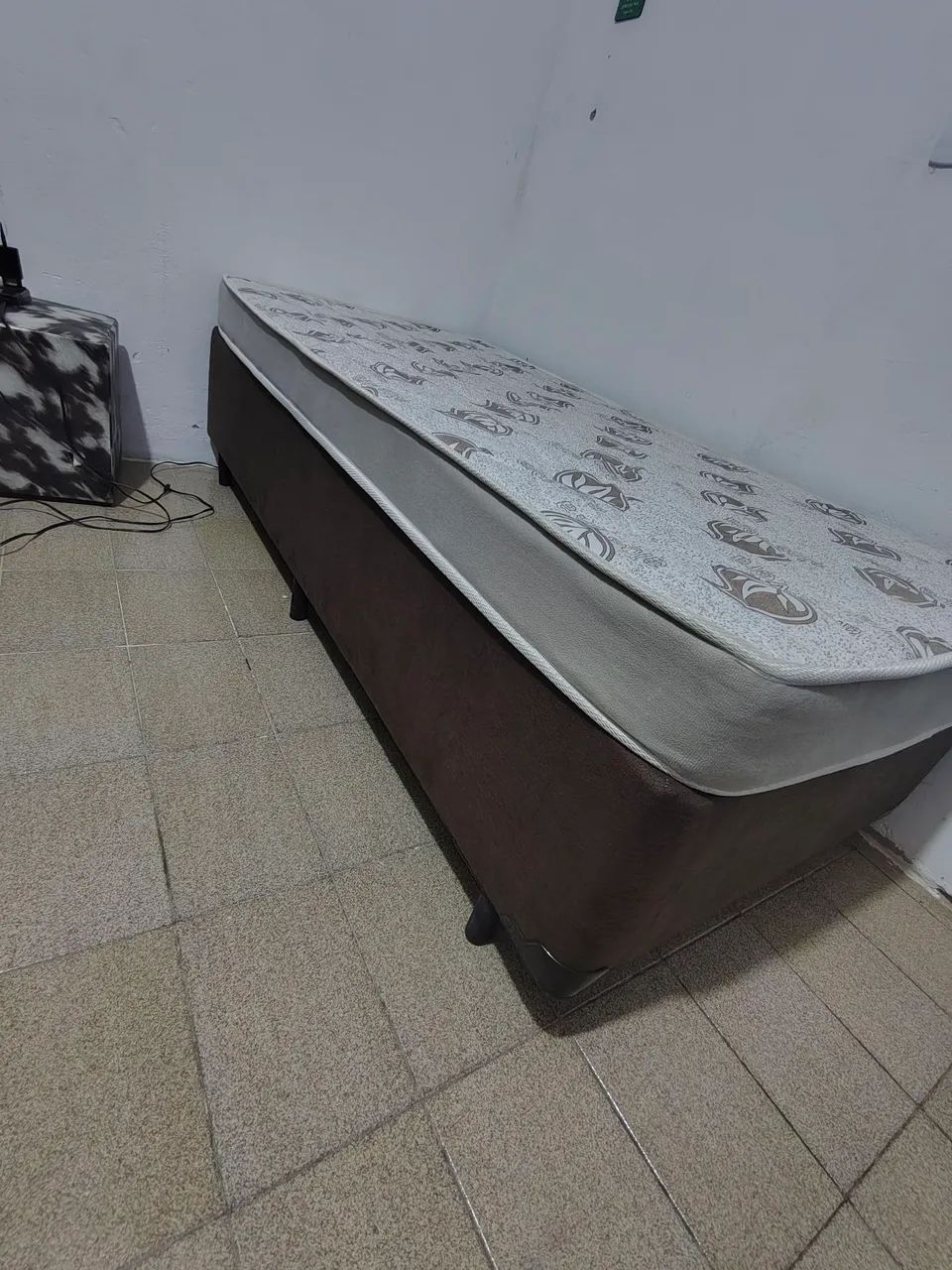 Cama de solteiro box 