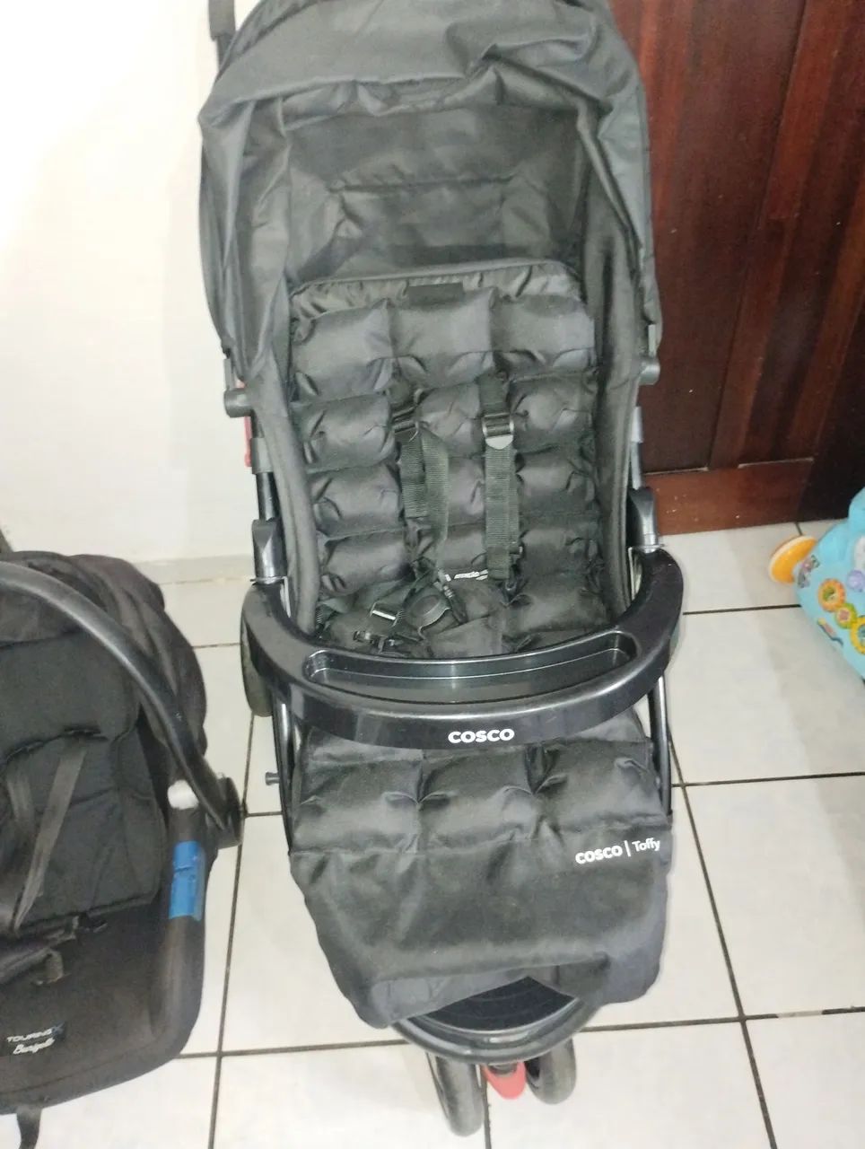 Carrinho de bebê com bebê conforto  - Foto 3
